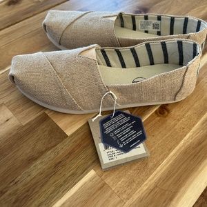 Toms earthwise  natural heritage canvas size 7 new with tags